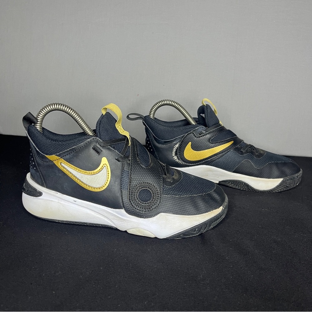 Nike Team Hustle D 11 sneakers Size 3